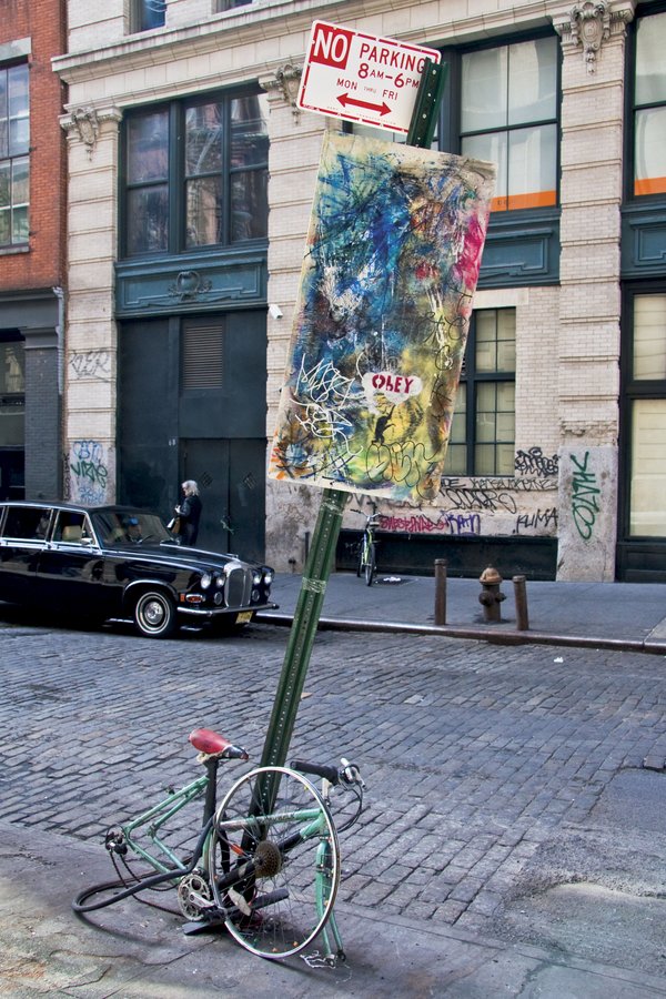 Bentley et Vélo à New-York - Graffiti - Photographie de Christine Gauche